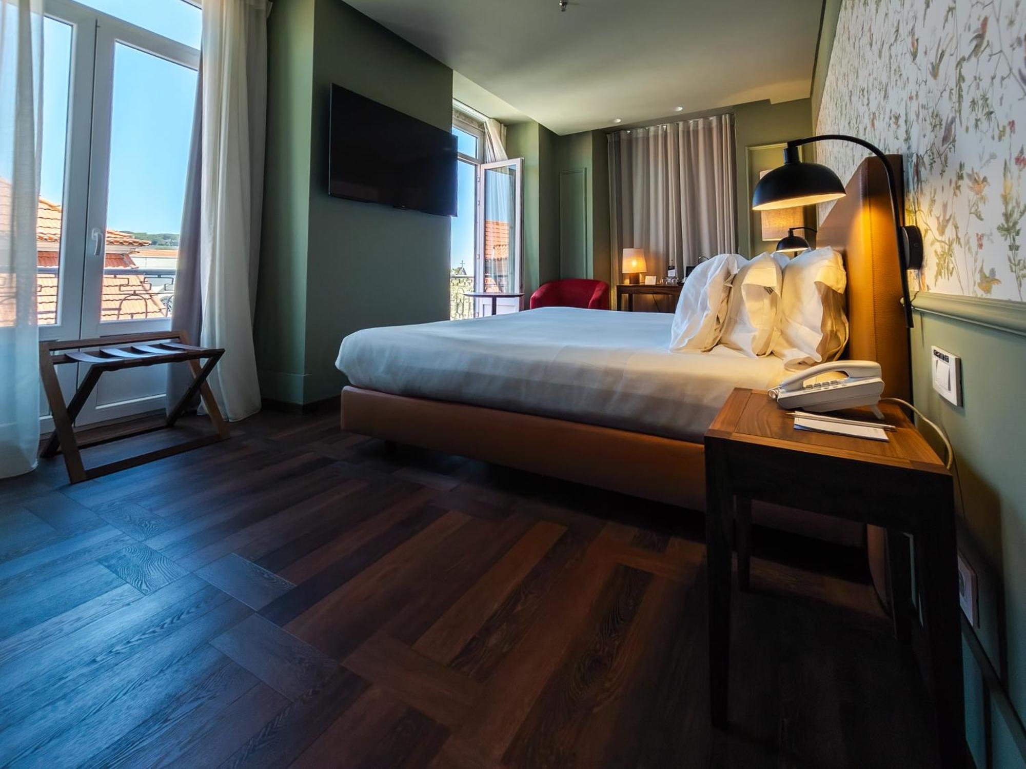 Carmo Hotel 4*