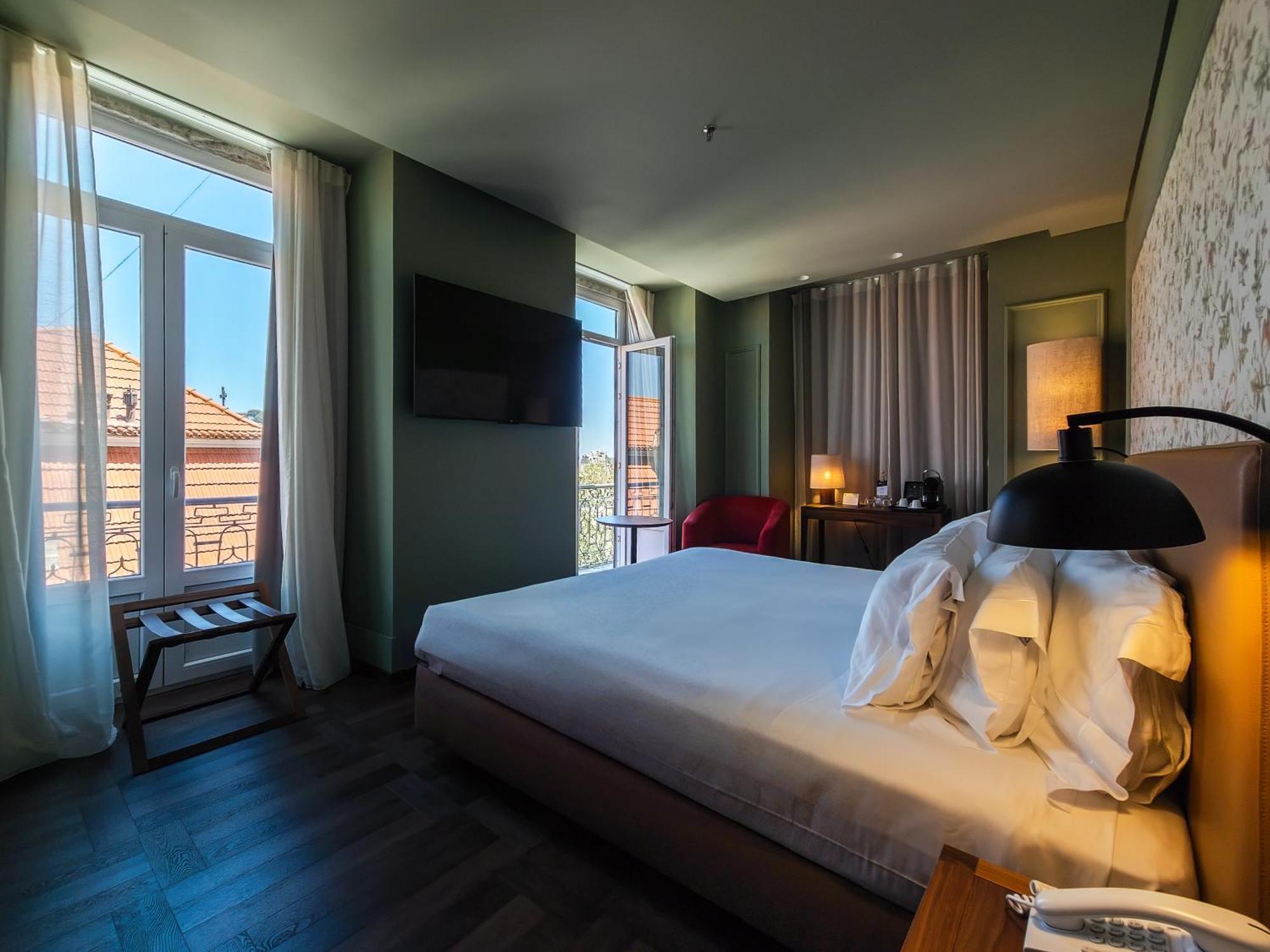 Hotel Carmo 4*