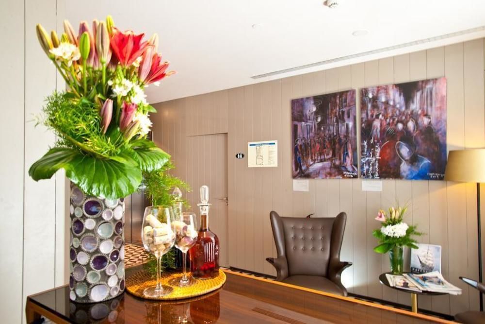 Hotel Carmo 4*